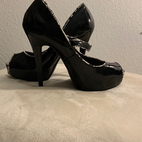 Black and white high heels - Picture 5 of 5